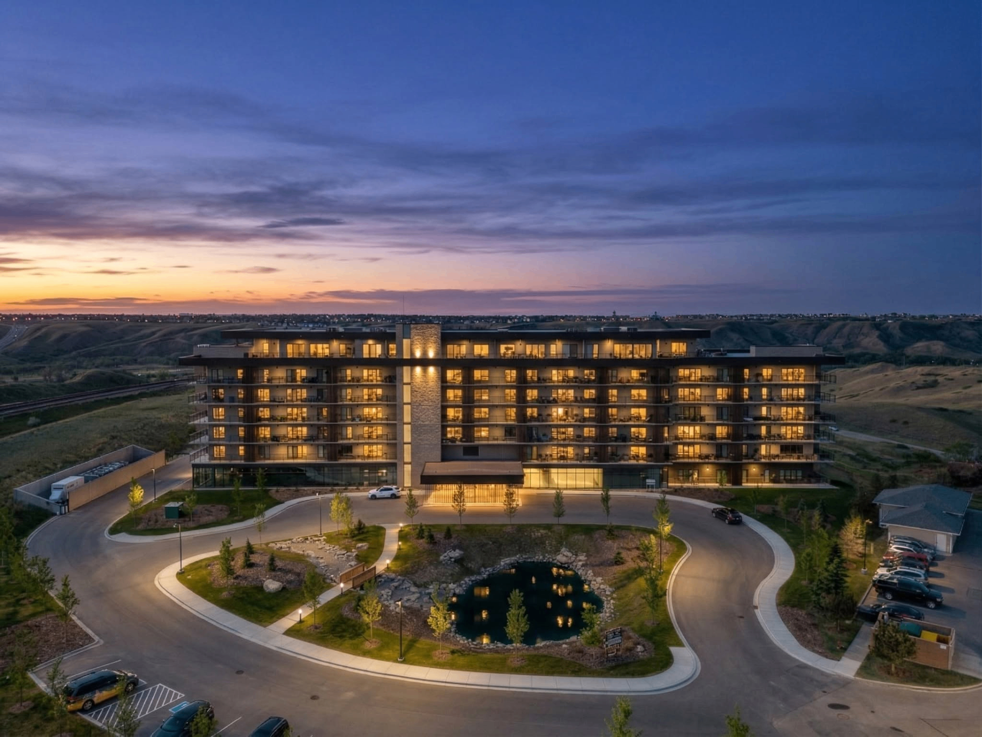 Hospitality photography, Holiday Inn exterior at dusk